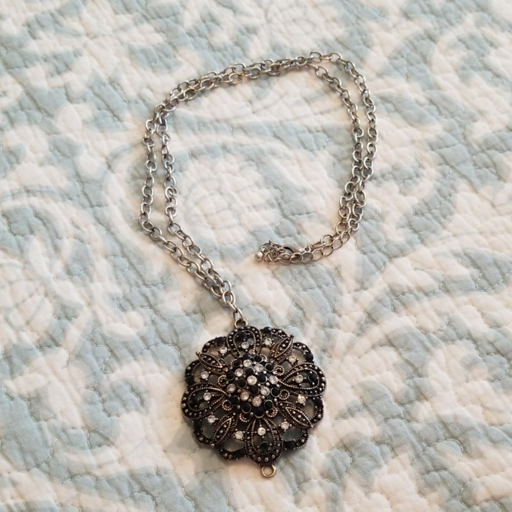 Long broche necklace